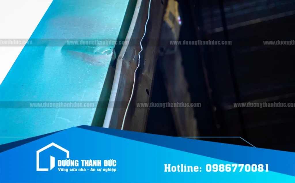 Ray Cửa Cuốn Nhà Xưởng Bị Hư Hỏng