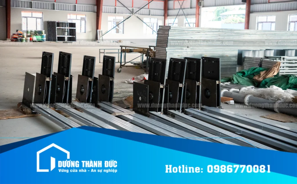 Ray Cửa Cuốn Nhà Xưởng