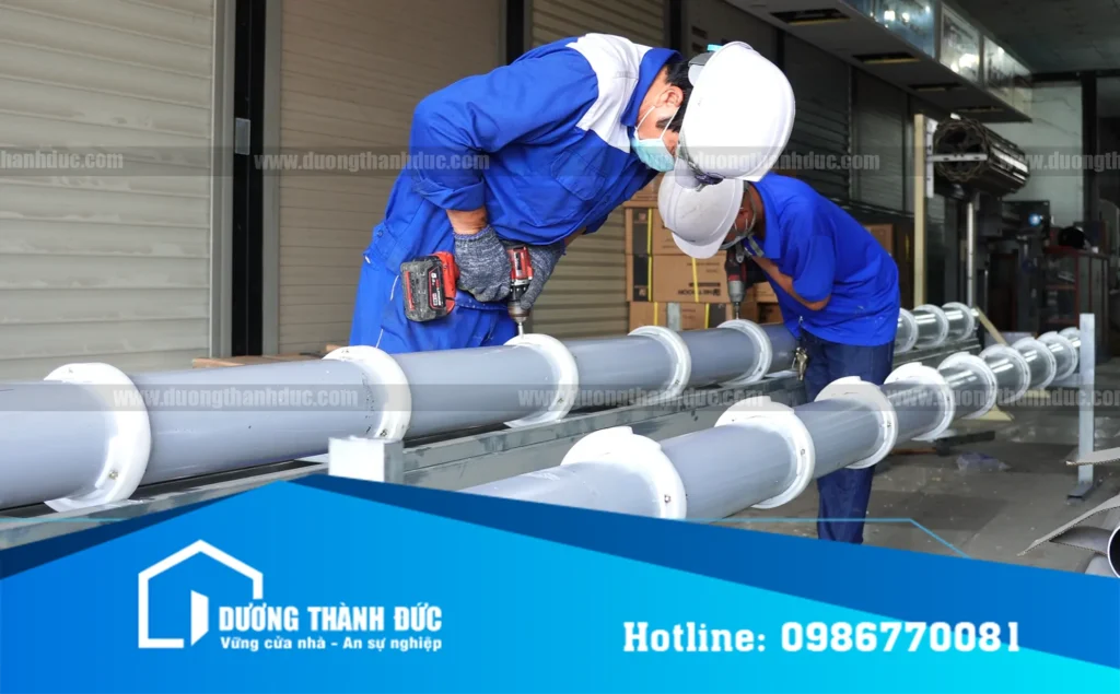 Trục cửa cuốn nhà xưởng