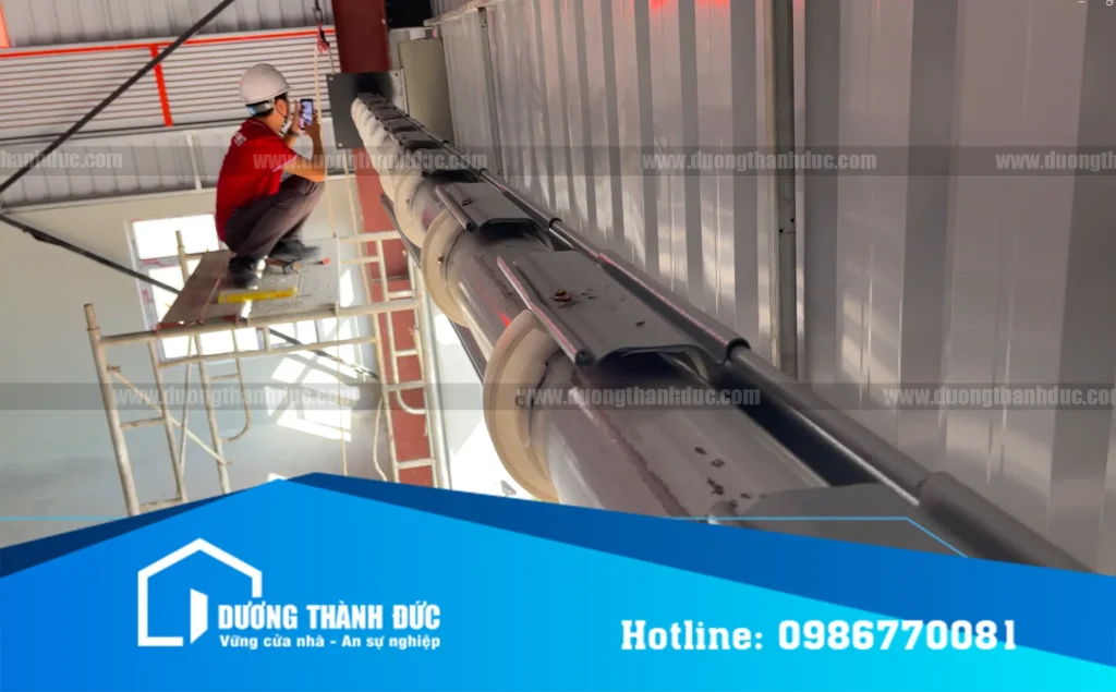 Trục cửa cuốn nhà xưởng